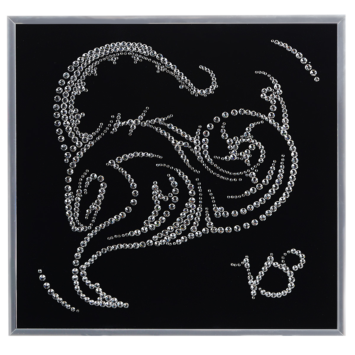 Картина с кристаллами Swarovski Знак зодиака. Козерог, 25 см х 25 см1120 Картина с кристаллами Swarovski Знак зодиака. Козерог, 25 см х 25 см1120Изящная картина в металлической раме, инкрустирована кристаллами Swarovski в виде знака зодиака - козерог. Кристаллы Swarovski отличаются четкой и ровной огранкой, ярким блеском и чистотой цвета. Под стеклом картина оформлена бархатистой тканью, что прекрасно дополняет блеск кристаллов. С обратной стороны имеется металлическая петелька для размещения картины на стене. Картина с кристаллами Swarovski Знак зодиака. Козерог элегантно украсит интерьер дома или офиса, а также станет прекрасным подарком, который обязательно понравится получателю. Блеск кристаллов в интерьере, что может быть сказочнее и удивительнее. Картина упакована в подарочную картонную коробку синего цвета и комплектуется сертификатом соответствия Swarovski.