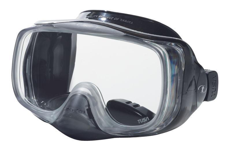 Маска для плавания Tusa Imprex 3D Hyperdry, цвет: черныйTS M-32QB BK Маска для плавания Tusa Imprex 3D Hyperdry, цвет: черныйTS M-32QB BKМаска с системой Hyperdry (односторонний дренажный клапан) для легкого очищения маски от воды. Все, что необходимо сделать для удаления воды из-под маски - это выдох носом. Как только маска очистилась, клапан закрывается. Рамка маски имеет облегченную конструкцию и низкопрофильный дизайн. Маска обеспечивает исключительный обзор благодаря широкой фронтальной и двум боковым линзам.