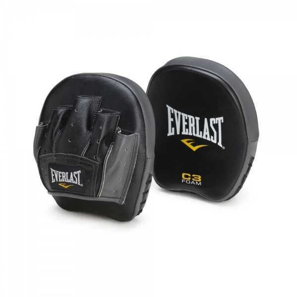 Лапы Everlast Precision, цвет: черный701101 Лапы Everlast Precision, цвет: черный701101Небольшие и легкие лапы Everlast Precision предназначены для отработки техники, меткости и ловкости. Уникальный пенный наполнитель C3 Foam прекрасно амортизирует даже самые жесткие удары. Лапы изготовлены из высококачественной натуральной кожи, что обеспечивает большой запас прочности и отличную износоустойчивость. В комплекте сумка для переноски.