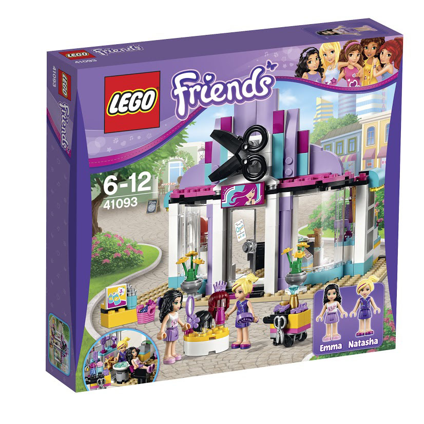 LEGO Friends Конструктор Парикмахерская 4109341093 LEGO Friends Конструктор Парикмахерская 4109341093Сделай Эмме новую прическу в парикмахерской Хартлейк Сити! Познакомься со стилистом Наташей. Смотри, какие у нее прикольные волосы! Усади Эмму у раковины, чтобы вымыть голову самыми современными средствами для волос. Какую прическу она хочет сегодня? Угости Эмму кофе и предложи почитать журнал, пока ты создаешь новый образ при помощи инструментов с Наташиной тележки. Выбери идеальный аксессуар, который подчеркнет оригинальность прически. Готово! Поверни Эмму к зеркалу и покажи ей новый облик. Скоро тебе будет чем заняться - Эмма обязательно расскажет своим подругам о новой замечательной парикмахерской. Парикмахерская Хартлейк Сити представляет собой одноэтажное, закруглённое здание с большими прозрачными окнами. На крыше установлена яркая вывеска с ножницами и фотографией девушки с модной причёской. Перед фасадом поставлены две серебряные вазы с цветами и стенд с рекламой нового средства для волос. Внутри парикмахерской есть всё необходимое для работы стилиста: тележка с...