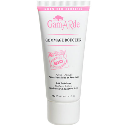 Gamarde Гоммаж для лица Нежность Hygiene douceur 40 млG679 Gamarde Гоммаж для лица Нежность Hygiene douceur 40 млG679Гоммаж деликатно очищает кожу лица, помогая отшелушить ороговевшие частички, подходит для куперозной кожи, мягкая текстура обладает прекрасным воздействием на кожу, не вызывает чувства стянутости и шелушения, увлажняет и питает кожу, возвращая здоровый и приятный цвет лица.