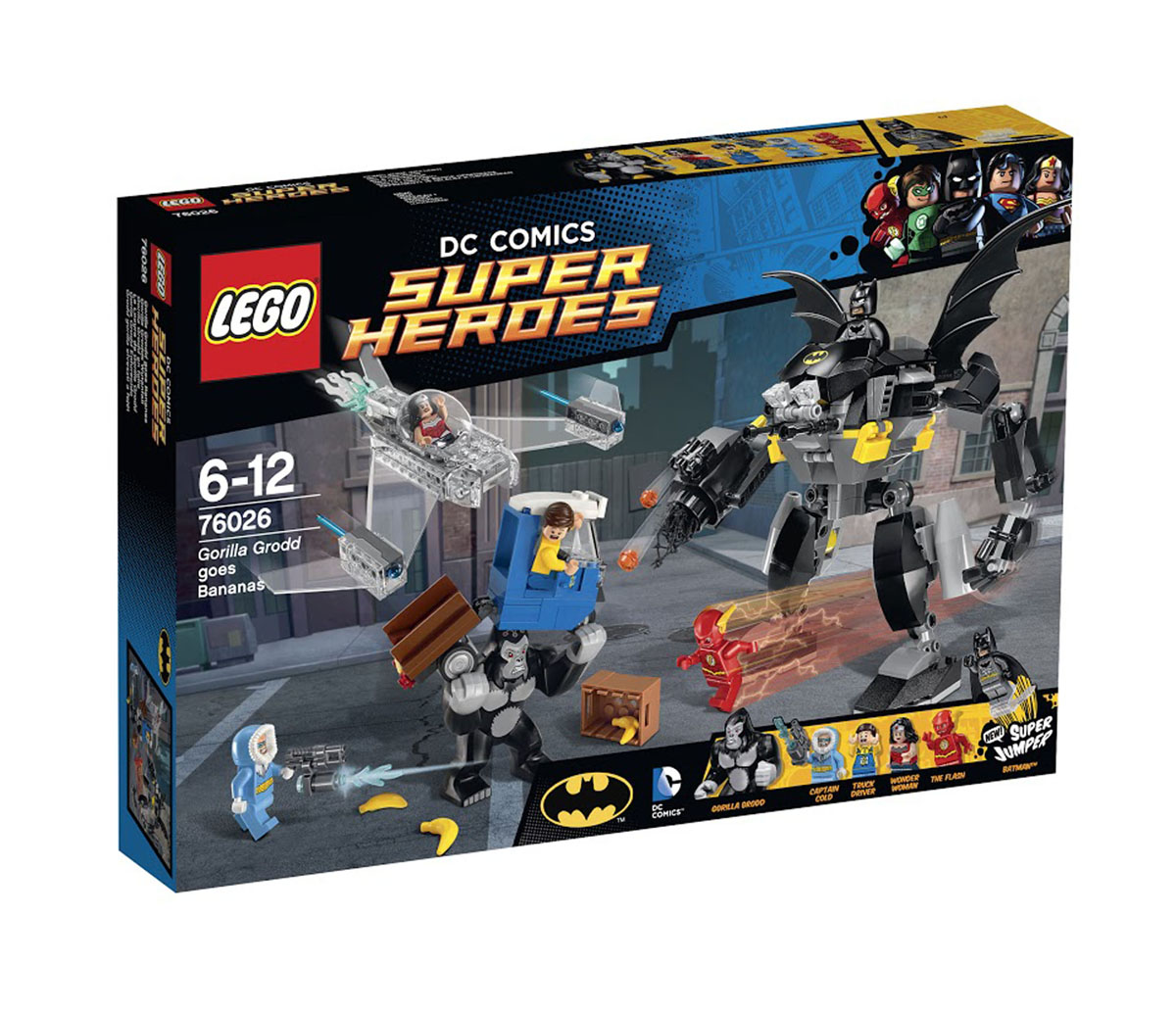LEGO Super Heroes Конструктор Горилла Гродд сходит с ума 7602676026 LEGO Super Heroes Конструктор Горилла Гродд сходит с ума 7602676026Горилла Гродд разрушает Готэм-сити в поисках утренней порции бананов. Гигантская горилла запрыгивает на грузовик, бросается ящиками с бананами и практически разбивает машину пополам. Спеши на помощь испуганному водителю вместе с Бэтменом и его удивительным бэт-роботом. Начни тройную контратаку с супергероями LEGO, стреляй из сеточных и шипованных шутеров. Дай отпор Горилле Гродду вместе с Флешем, уклоняясь от хватких кулаков злобного существа и Капитана Холода и его разрушительного ледяного шутера. Незаметно включись в сражение вместе с Чудо-женщиной в ее невидимом летательном аппарате с пружинными ракетами. А затем отправь Бэтмена на супер-джампере на крышу робота, чтобы сбросить вниз Гориллу Гродда! В этот красочный набор входят: 347 пластиковых элементов для сборки, в том числе 5 минифигурок с разнообразным оружием и аксессуарами: Вспышка, Чудо-женщина, Бэтмен, Капитан Холод, водитель грузовика, а также фигурка Гориллы Гродда. Также в наборе инструкция по сборке. ...