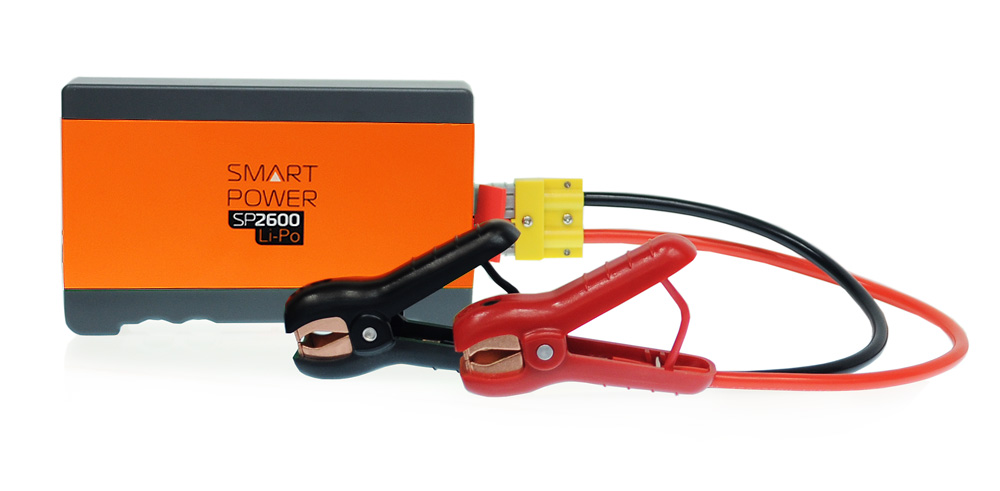 Пуско-зарядное устройство Berkut Smart Power SP-2600SP-2600 Пуско-зарядное устройство Berkut Smart Power SP-2600SP-2600Пуско-зарядные устройства Smart Power служат для аварийного запуска двигателей транспортных средств в экстренных ситуациях и случаях отказа штатного аккумулятора. Модель Smart Power SP-2600 рекомендована для запуска бензиновых двигателей до 3000 см3 и дизельных до 1800 см3. Особенности устройства: Пуско-зарядные устройства Smart Power подходят для любых типов транспортных средств с напряжением бортовой сети 12 Вольт. Пуско-зарядные устройства Smart Power снабжены современной компактной литий-полимерной батареей с увеличенным ресурсом и сроком службы. Пуско-зарядные устройства Smart Power снабжены медными силовыми проводами и зажимными клеммами с силовым разъемом повышенной мощности. Пуско-зарядные устройства Smart Power могут служить для подзарядки и работы широкого ряда мобильной техники от встроенного USB-разъема (5В/2А). Пуско-зарядные...