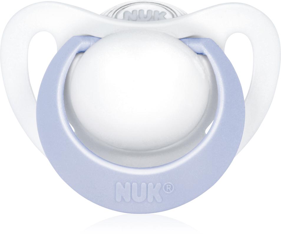 Пустышка силиконовая NUK Genius, ортодонтическая, от 6 до 18 месяцев, цвет: белый, голубой10735704_голуб Пустышка силиконовая NUK Genius, ортодонтическая, от 6 до 18 месяцев, цвет: белый, голубой10735704_голубNUK Genius вносит значительный вклад в здоровое развитие полости рта ребенка. Эти соски-пустышки были разработаны в сотрудничестве со стоматологом Доктором Х. фон Троенфельдом на базе новейших медицинских знаний и технологий.
