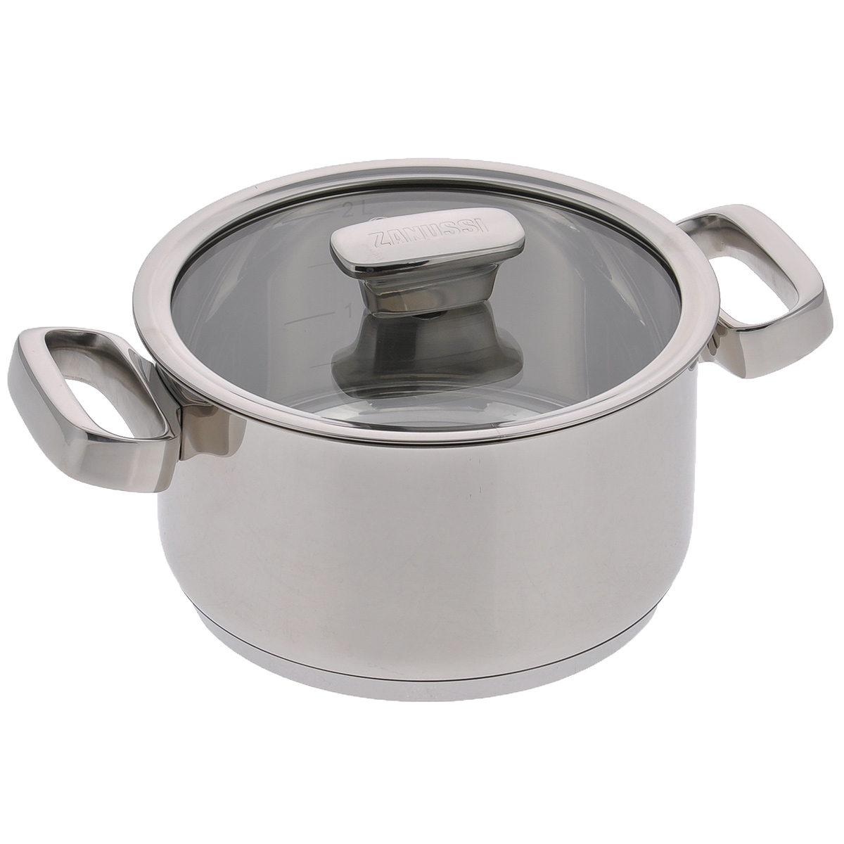 Кастрюля Zanussi Positano с крышкой, 2,5 лZCA21411AF Кастрюля Zanussi Positano с крышкой, 2,5 лZCA21411AFКастрюля Zanussi Positano изготовлена из высококачественной нержавеющей стали 18/10 с полировкой поверхности до зеркального блеска. Высококачественное трехслойное основание с цельноалюминиевой сердцевиной быстро поглощает тепло и равномерно распространяет его. Пища не пригорает и не прилипает к стенкам посуды. Загнутая кромка кастрюли обеспечивает аккуратный слив жидкости без подтеков. Внутренняя поверхность имеет шкалу литража для быстрых и удобных замеров. Сварные ручки из нержавеющей стали обеспечивают превосходную прочность и долговечность. Крышка с вентиляционным отверстием изготовлена из качественного жаростойкого стекла, что позволяет контролировать процесс приготовления пищи без потерь тепла, а также обеспечивает легкость и контроль приготовления пищи. Подходит для всех типов конфорок, включая индукционные. Пригодна для использования при температуре до 260°С (180°С с крышкой). Пригодна для мытья в посудомоечной машине.