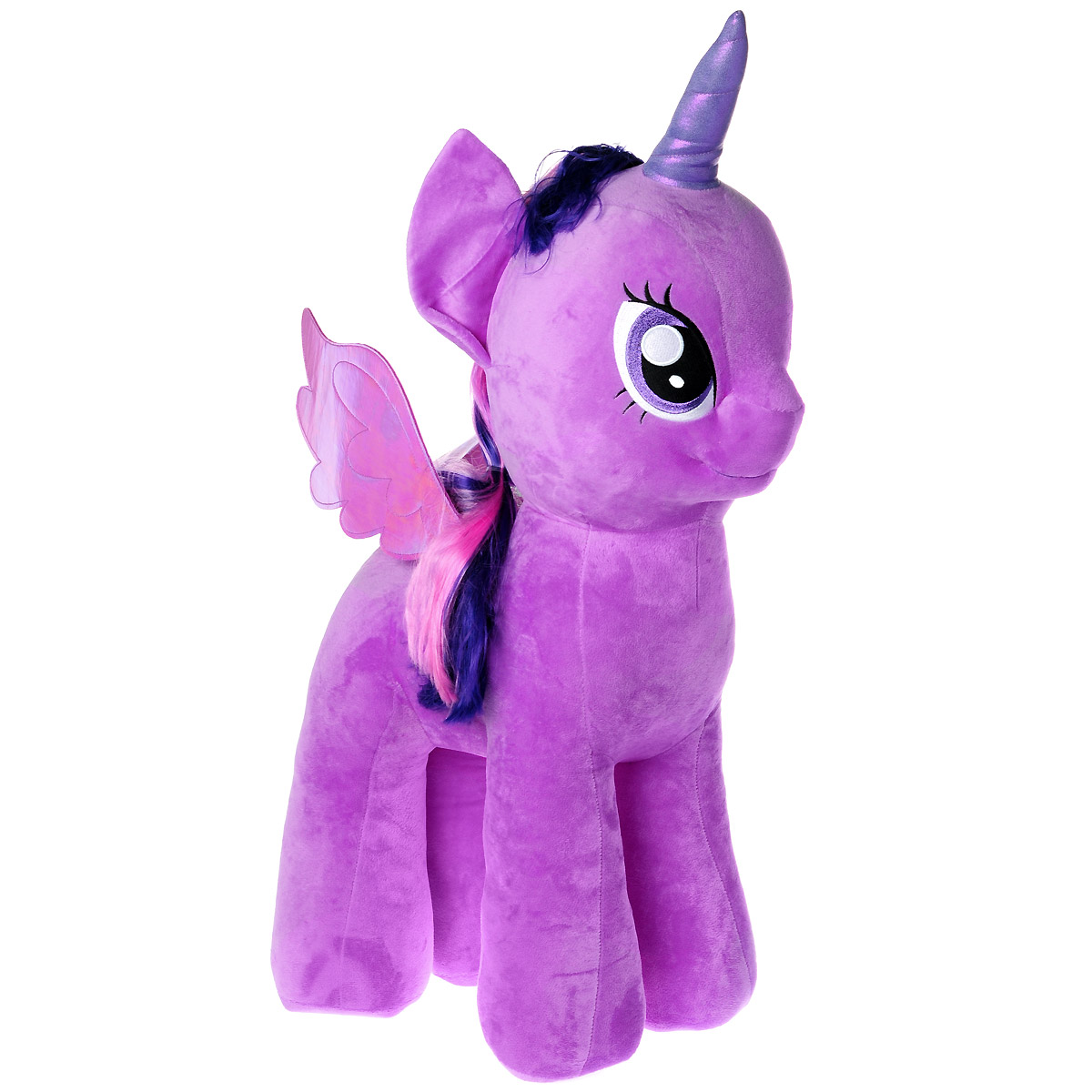 My Little Pony Мягкая игрушка Пони Twilight Sparkle, 76 см90216 My Little Pony Мягкая игрушка Пони Twilight Sparkle, 76 см90216Мягкая игрушка Twilight Sparkle выполнена в виде очаровательной пони фиолетового цвета с длинным хвостом, гривой, волшебным рогом и переливающимися крылышками. Игрушка изготовлена из высококачественного текстильного материала с набивкой из синтепона. Грива и хвостик очаровательной пони выполнены из мягкого текстиля, их можно заплетать и расчесывать. Игрушка имеет специальные уплотнения в ногах, что позволяет ей стоять самостоятельно, без опоры. Как и все игрушки серии Beanie Buddy, она изготовлена вручную, с любовью и вниманием к деталям. Твайлайт Спаркл - главная героиня сериала, одаренная пони, которая приехала в Понивилль, чтобы найти друзей. Она так сильно любит читать, что даже живет в библиотеке. Удивительно мягкая игрушка принесет радость и подарит своему обладателю мгновения нежных объятий и приятных воспоминаний. Великолепное качество исполнения делают эту игрушку чудесным подарком к любому празднику.