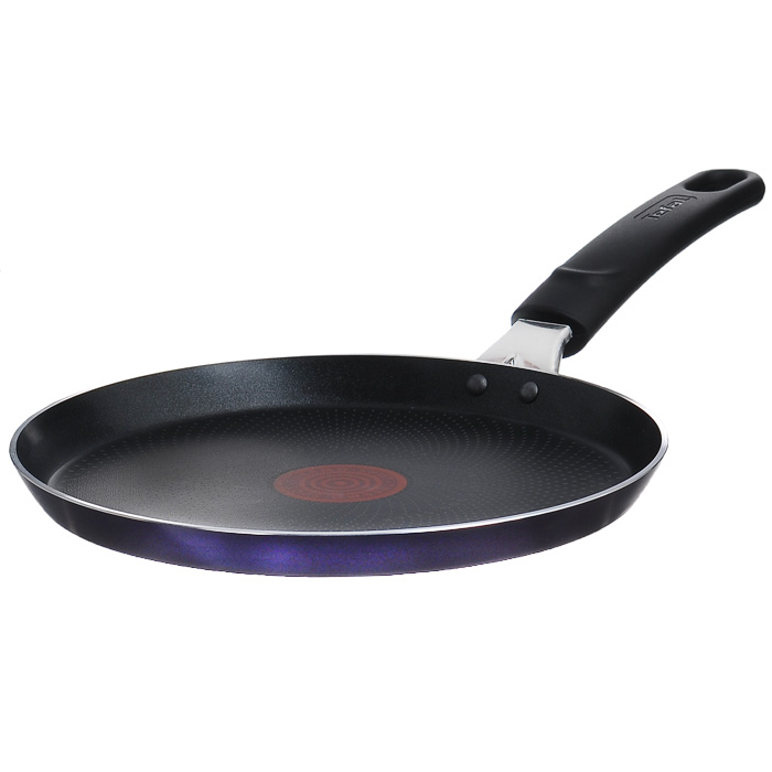 Сковорода для блинов Tefal Tendance, с антипригарным покрытием, цвет: черная смородина. Диаметр 22 см040 35 322 Сковорода для блинов Tefal Tendance, с антипригарным покрытием, цвет: черная смородина. Диаметр 22 см040 35 322Сковорода для блинов Tefal Tendance выполнена из листового алюминия с противопригорающим покрытием Tefal. Покрытие обладает превосходными антипригарными свойствами, не содержит PFOA, свинца и кадмия. Эргономичная ручка сковороды выполнена из бакелита и стали. Индикатор нагрева Thermo-Spot станет равномерно красным, когда посуда разогреется до оптимальной температуры - 180°С градусов. Таким образом, вы будете в курсе того, что можно начинать готовить. Дно с технологией Diffusial обеспечивает равномерное распределение тепла. Сковорода подходит для всех типов плит, кроме индукционных. Можно мыть в посудомоечной машине. Диаметр дна сковороды: 19,5 см. Высота стенок сковороды: 2 см. Толщина стенок: 2 мм. Толщина дна: 2 мм. Длина ручки сковороды: 18 см.
