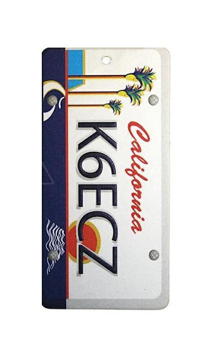 Ароматизатор Phantom Pin Up California3260 Ароматизатор Phantom Pin Up California3260Ароматизатор Phantom Pin Up California имеет свежий и легкий аромат зеленого чая с нотками жасмина. Предназначен для автомобиля, а также для небольших помещений. Выполнен из картона и снабжен специальной нитью для подвешивания. Аромат держится до 40 дней. Серия выполнена в известном стиле американской графики Pin Up, популярность которого не угасает с 40-х годов. Уникальный дизайн, нет аналогов на рынке! Высокое качество печати. Очаровательные сюжеты этой серии никого не оставят равнодушными! Ароматизаторы Phantom создают в салоне автомобиля благоприятную и непринужденную атмосферу, как для водителя, так и для пассажиров. В отличие от традиционных освежителей воздуха, Phantom обладают не только превосходными ароматами, но и стильным и приятным дизайном. Качество ароматизаторов Phantom постоянно поддерживается на высоком уровне, а в производстве ароматов используется только качественные ингредиенты. Состав: картон, ароматическая отдушка. Размер...