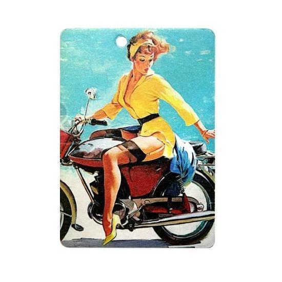 Ароматизатор Phantom Pin Up Bridgit3267 Ароматизатор Phantom Pin Up Bridgit3267Ароматизатор Phantom Pin Up Bridgit имеет свежий акватический аромат с цветочными нотками. Предназначен для автомобиля, а также для небольших помещений. Выполнен из картона и снабжен специальной нитью для подвешивания. Аромат держится до 40 дней. Серия выполнена в известном стиле американской графики Pin Up, популярность которого не угасает с 40-х годов. Уникальный дизайн, нет аналогов на рынке! Высокое качество печати. Очаровательные сюжеты этой серии никого не оставят равнодушными! Ароматизаторы Phantom создают в салоне автомобиля благоприятную и непринужденную атмосферу, как для водителя, так и для пассажиров. В отличие от традиционных освежителей воздуха, Phantom обладают не только превосходными ароматами, но и стильным и приятным дизайном. Качество ароматизаторов Phantom постоянно поддерживается на высоком уровне, а в производстве ароматов используется только качественные ингредиенты. Состав: картон, ароматическая отдушка. Размер ароматизатора: 6...