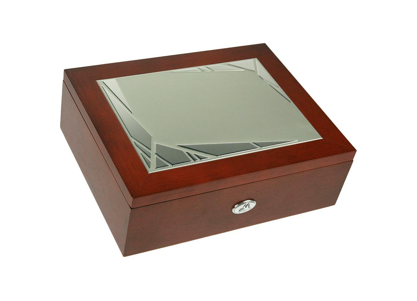 Шкатулка для мужчин Moretto, 24 см х 19 см х 8 см. 139542139542 Шкатулка для мужчин Moretto, 24 см х 19 см х 8 см. 139542139542Шкатулка Русские подарки MORETTO 139542 сохранит ваши ювелирные изделия в первозданном виде. С ней вы сможете внести в интерьер частичку элегантности. Данная модель выполнена из качественных материалов и станет оригинальным подарком.