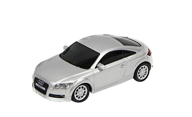 Rastar Радиоуправляемая модель Audi TT цвет серый30700 Rastar Радиоуправляемая модель Audi TT цвет серый30700Радиоуправляемая машина Rastar Audi TT в масштабе 1:24 максимально приближена к оригиналу. Управлять данной моделью можно при помощи пульта ДУ, работающего на частоте 27MHz. На пульте Вы найдете кнопки с помощью, которых можно задать направление вперед, назад, вправо, влево. Пульт имеет радиус действия около 12 метров
