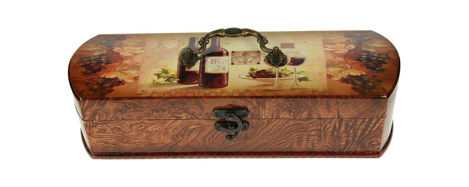 Шкатулка Сундучок под бутылку 36*12*10см 3476134761 Шкатулка Сундучок под бутылку 36*12*10см 3476134761Шкатулка Русские подарки Сундучок 34761 предназначена для хранения бутылок с вином. Она не оставит равнодушным ни одного любителя оригинальных вещей. Данная модель надежно закрывается на металлический замок. Сочетание оригинального дизайна и функциональности делает такую вещь практичным, стильным подарком и предметом гордости ее обладателя.
