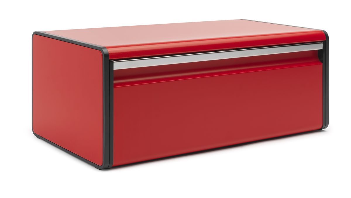 Хлебница Brabantia, цвет: красный, 46 х 25 х 18,5 см 484025484025 Хлебница Brabantia, цвет: красный, 46 х 25 х 18,5 см 484025484025Хлебница Brabantia изготовлена из высококачественной нержавеющей стали. Изделие оснащено откидной крышкой с матовой полировкой. Крышка откидывается вниз и закрывается при помощи магнита. Хлебница предназначена для хранения хлеба, чипсов, кексов и других хлебобулочных изделий. В ней продукты долго сохраняют привлекательный внешний вид, остаются свежими и хрустящими. Изделие с оборотной стороны оснащено двумя отверстиями для подвешивания к стене. Вместительность, функциональность и стильный дизайн позволят хлебнице стать не только незаменимым аксессуаром на кухне, но и предметом украшения интерьера. В ней хлеб всегда останется свежим и вкусным.
