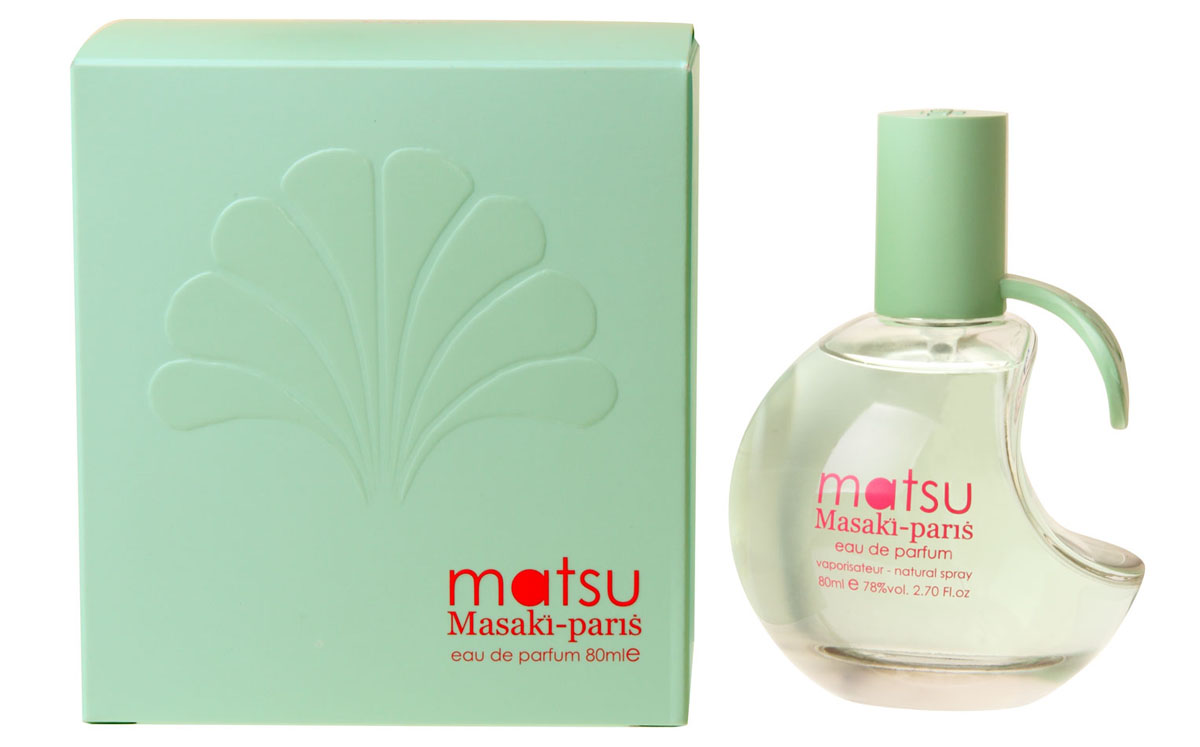 Masaki Matsushima Парфюмерная вода Matsu, женская, 80 мл788215 Masaki Matsushima Парфюмерная вода Matsu, женская, 80 мл788215Дом Masaki Matsushima запускает новый аромат для женщин под названием Matsu. Новая композиция, отражающая стиль известного японского бренда. Matsu - женский аромат, чей уникальный стиль нарушает все правила. Он начинается с легкого бриза, который, пройдя через сердце из сладкого миндаля и пудровых нот, растворяется в мускусной базе. Аромат облачен в округлый стеклянный флакон со стильным боковым вырезом, характерной деталью парфюмерного дизайна Masaki Matsushima. Классификация аромата : цветочный. Пирамида аромата : Верхние ноты: цветочные ноты. Ноты сердца: сладкий миндаль, пудровые ноты. Ноты шлейфа: мускус. Ключевые слова Легкий, женственный, весенний! Самый популярный вид парфюмерной продукции на сегодняшний день - парфюмерная вода. Это объясняется оптимальным балансом цены и качества - с одной стороны, достаточно высокая концентрация...