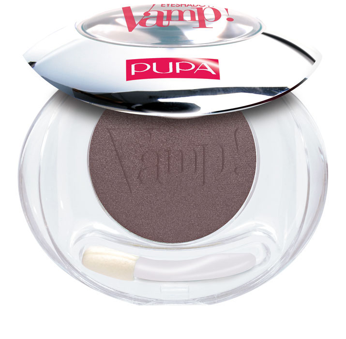 PUPA Компактные тени Vamp!, металлические, тон №104 коричневый, 2,5 г040012104 PUPA Компактные тени Vamp!, металлические, тон №104 коричневый, 2,5 г040012104Vamp! - компактные тени для век. Чистый цвет - безупречное нанесение. Взгляд звезды за несколько секунд. Vamp! Compact подарит вам чистейший, насыщенный цвет, равномерно распределяющийся при первом нанесении. Благодаря мягкой, кремовой текстуре тени легко наносятся и растушевываются, позволяя варьировать интенсивность тона. 24 ярких оттенка с высокой концентрацией пигментов и тремя различными эффектами - матовым, металлическим и глянцевым - созданы для бесконечного количества комбинаций цветов и всегда неповторимого образа Vamp! Результат? Несравнимый цвет и притягательный взгляд на целый день! Новый практичный формат pret-a-porter. Низкий риск возникновения аллергии. Офтальмологически тестированы. Товар сертифицирован.