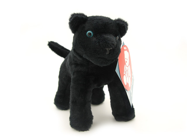 Мягкая игрушка Magic Bear Toys Черная пантера, 18 см7BAO18BL Мягкая игрушка Magic Bear Toys Черная пантера, 18 см7BAO18BLОчаровательная игрушка Magic Bear Toys Черная пантера изготовлена из нетоксичных экологически чистых материалов. Глазки и носик выполнены из пластика. Зверек обладает мягкой шерсткой, выполненной из искусственного меха. Голова игрушки имеет уплотненный каркас. Для набивки используется силиконизированное волокно. Удивительная мягкая игрушка принесет радость и подарит своему обладателю мгновения нежных объятий и приятных воспоминаний. Великолепное качество исполнения делают эту игрушку чудесным подарком к любому празднику. Трогательная и симпатичная, она непременно вызовет улыбку у детей и взрослых.