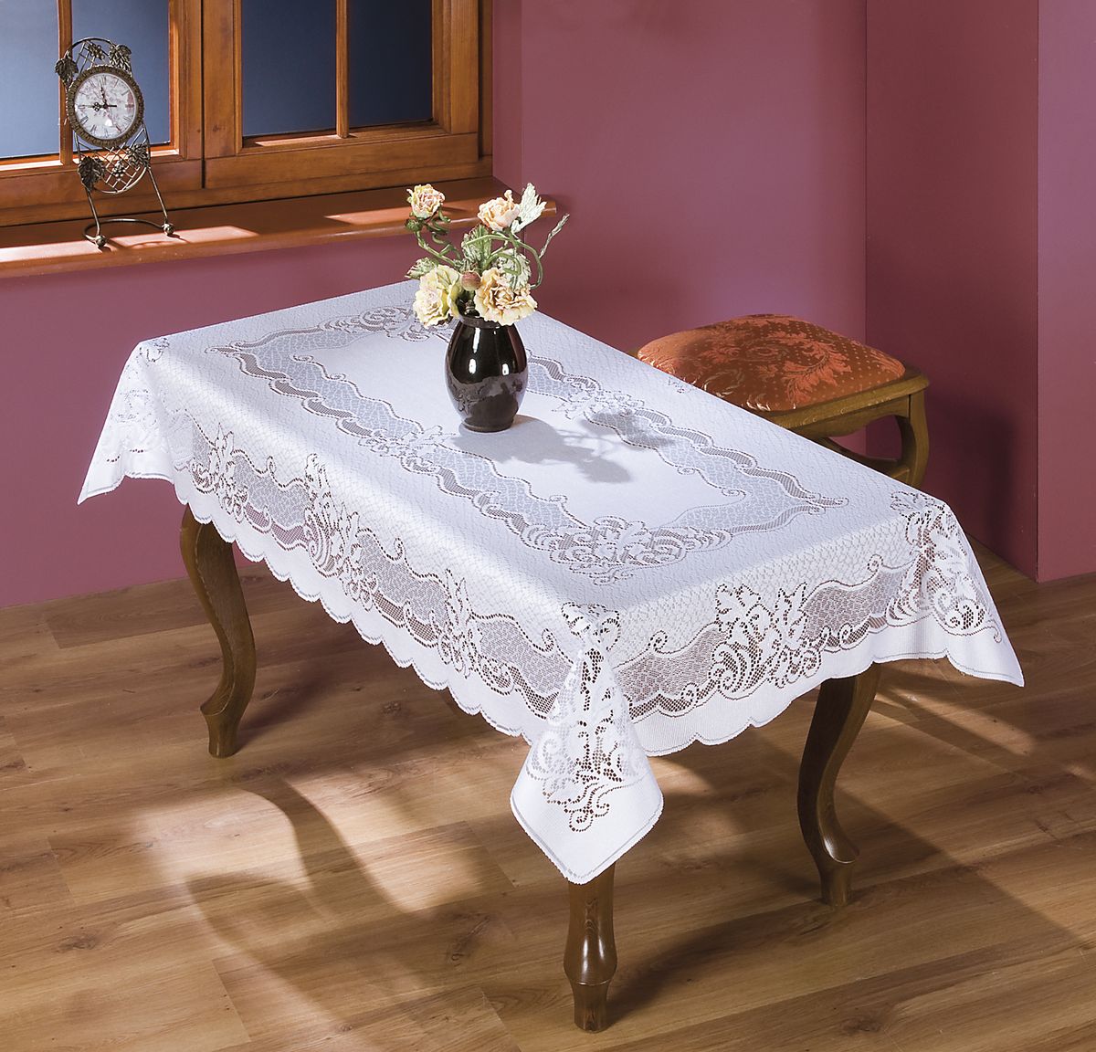 Скатерть Wisan Wojciech, прямоугольная, цвет: белый, 130 x 180 см. 89028902 Скатерть Wisan Wojciech, прямоугольная, цвет: белый, 130 x 180 см. 89028902Великолепная прямоугольная скатерть Wisan Wojciech органично впишется в интерьер любого помещения, а оригинальный дизайн удовлетворит даже самый изысканный вкус. Изделие выполнено из полиэстера и украшено изящным ажурным рисунком. Края скатерти ажурные. Скатерть поможет создать атмосферу уюта и домашнего тепла в интерьере вашей кухни или комнаты, а также станет настоящим украшением праздничного стола.