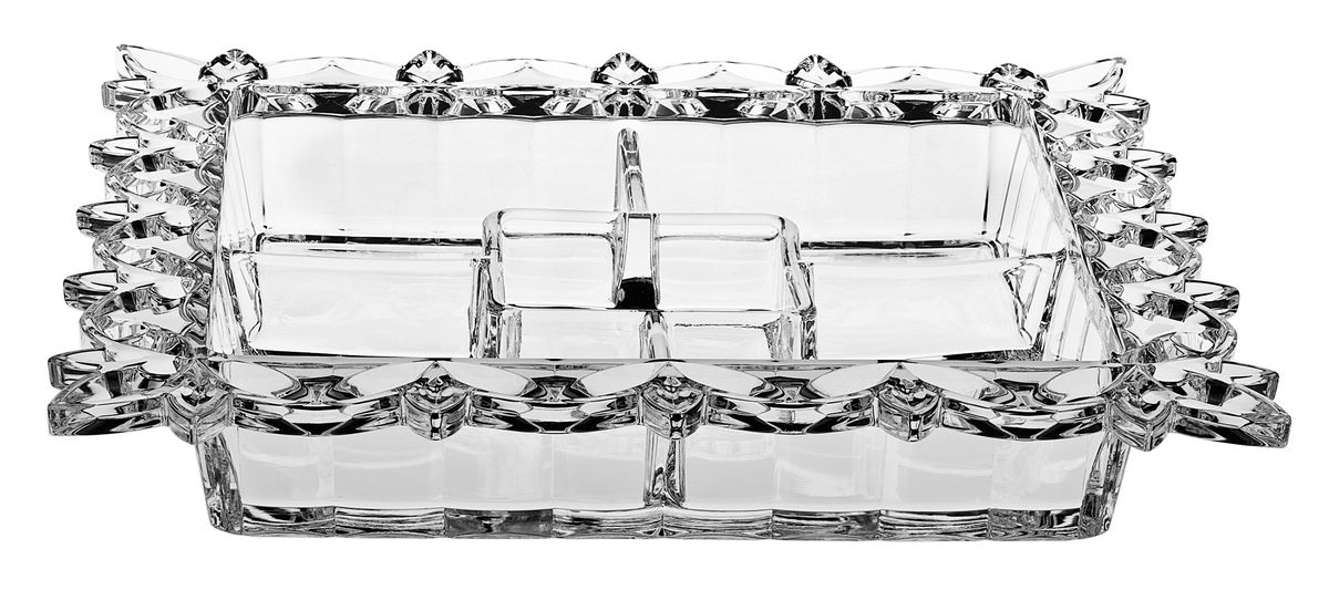 Кабарет Crystal Bohemia, 35,5 см х 35,5 см990/90302/0/27910/355-109 Кабарет Crystal Bohemia, 35,5 см х 35,5 см990/90302/0/27910/355-109Кабарет Crystal Bohemia изготовлен из хрусталя и имеет квадратную форму с пятью секциями. Края изделия декорированы красивым цветочным рельефом. Кабарет используется для подачи на стол нескольких видов соусов. Кроме того, это идеальная посуда для подачи разных сортов икры. Кабарет сочетает в себе изысканный дизайн с максимальной функциональностью. Он прекрасно впишется в интерьер вашей кухни и станет достойным дополнением к кухонному инвентарю. Размер: 35,5 см х 35,5 см х 6 см.