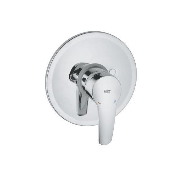 Смеситель встраиваемый для душа GROHE Eurostyle (встр. механизм в комплекте) (33635001) - Grohe4005176828232 Смеситель встраиваемый для душа GROHE Eurostyle (встр. механизм в комплекте) (33635001) - Grohe4005176828232Для скрытого монтажа Включает в себя: Комплект верхней монтажной части (19 507) Встраиваемый механизм (33 964) GROHE SilkMove керамический картридж O 46 мм Регулировка расхода воды Возможность установки мин. расхода 2,5 л/мин. Металлический рычаг Отражатель из металла Винтовое крепление Дополнительный ограничитель температуры (46 375 000) GROHE StarLight хромированная поверхность