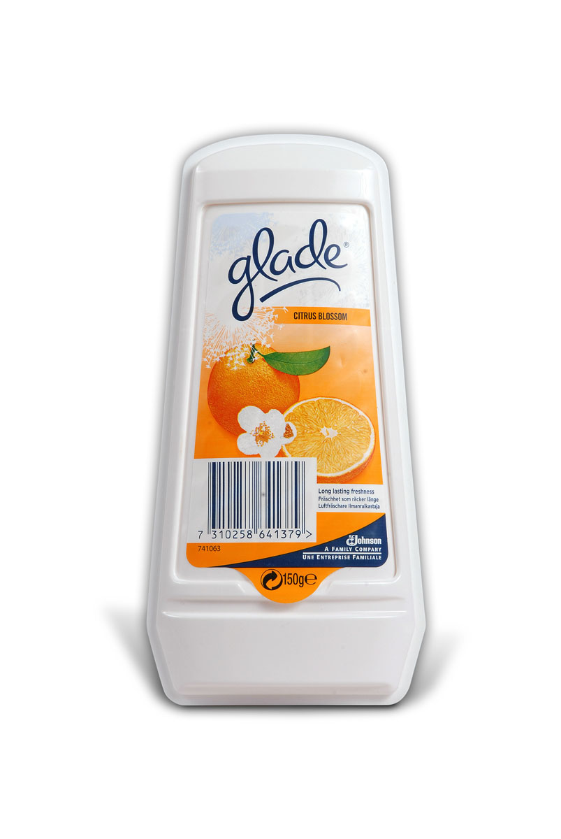 Освежитель воздуха Glade Цитрус, гелевый, 150 г635575 Освежитель воздуха Glade Цитрус, гелевый, 150 г635575Эффективный гелевый освежитель длительного действия Glade Цитрус наполнит ваш дом прекрасными ароматами природы и поможет избавиться от неприятных запахов. Освежитель постоянно поддерживает аромат в течение 30 дней. Защитная пленка контролирует интенсивность запаха. Гель Glade можно использовать во всех помещениях вашего дома. Состав: вода, загуститель, отдушка, полиакрилат натрия, консервант, краситель, цитраль, d-лимонен, гераниол, гексилкоричный альдегид, 2-(-4-третбутилбензил)- пропиональдегид, бензилсалицилат, цитронеллол. Вес: 150 г. Товар сертифицирован.