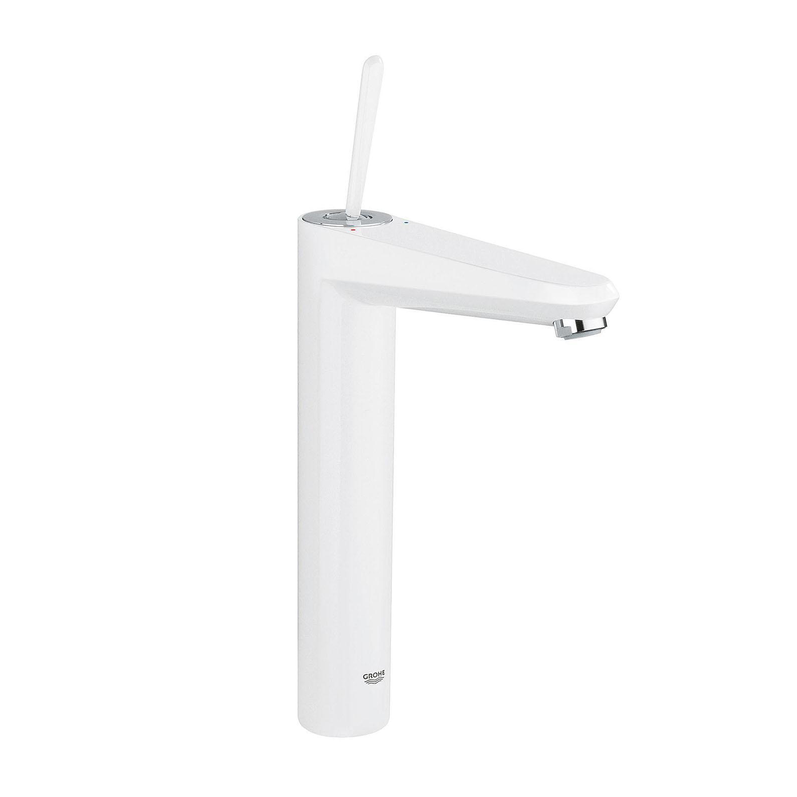 Смеситель для раковины GROHE Eurodisc Joy с высоким изливом, XL-Size (23428LS0)4005176993640 Смеситель для раковины GROHE Eurodisc Joy с высоким изливом, XL-Size (23428LS0)4005176993640GROHE Eurodisc Joystick: смеситель для ванной комнаты с покрытием Moon White – элегантный дизайн и функциональное совершенство для отдельно стоящих раковин Отдельно стоящая раковина всегда привносит изысканный акцент в пространство ванной комнаты. Благодаря своему ослепительно белому покрытию, этот смеситель для ванной комнаты из коллекции GROHE Eurodisc Joystick эффектно дополнит собой такой интерьер. Отличаясь цельным корпусом и изливом максимальной высоты, данный смеситель может похвастаться не только привлекательным внешним видом, но и множеством функциональных достоинств, начиная с системы GROHE QuickFix Plus, позволяющей выполнить монтаж при минимальных затратах времени и усилий. Водосберегающая технология GROHE EcoJoy, ограничивающая расход воды смесителем до 5,7 литра в минуту, способствует сбережению природных ресурсов и экономии Ваших средств. Благодаря силиконовым форсункам SpeedClean, аэратор данного однорычажного смесителя легко очищается от известковых отложений бережным...