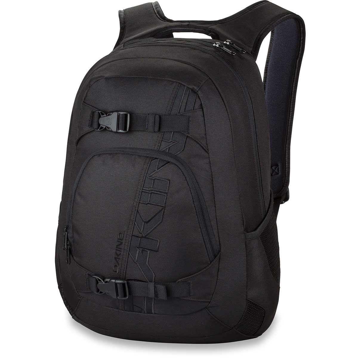 Рюкзак для скейта Dakine Explorer, цвет: черный, 26 л05BP5Q Рюкзак для скейта Dakine Explorer, цвет: черный, 26 л05BP5QРюкзак для Dakine Explorer особенно ценится скейтерами за удобное крепление для доски и практическую неубиваемость. Дизайн разработан с учетом потребностей людей, любящих путешествовать. Выполнен из прочного полиэстера. Рюкзак имеет основное отделение на застежке-молнии с двумя бегунками. На лицевой части расположен карман на застежке-молнии с двумя бегунками. Сверху два небольших кармана, один из которых отделан внутри флисом, в него можно положить очки. По бокам 2 сетчатых кармана. Особенности: Мягкое отделение для ноутбука до 15. Крепление для скейтборда. Флисовый карман для очков. Карман-органайзер. Боковые сетчатые карманы. Регулируемый нагрудный ремень.