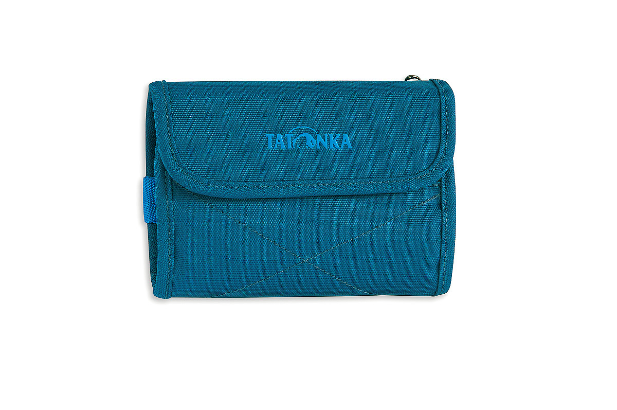 Кошелек Tatonka Euro Wallet, цвет: темно-синий. 2981.1502981.150 Кошелек Tatonka Euro Wallet, цвет: темно-синий. 2981.1502981.150Модный кошелек Tatonka Euro Wallet выполнен из плотного полиэстера и оформлен декоративной прострочкой и названием бренда на лицевой стороне. Кошелек закрывается клапаном на застежку-липучку. Внутри - два отделения для купюр (одно из которых на застежке-молнии), четыре кармашка для кредитных карт, прозрачное пластиковое окошко, потайной кармашек, эластичный фиксатор и кольцо для крепления ключей или брелока. Обратная сторона кошелька дополнена декоративной молнией. Многофункциональный кошелек займет достойное место среди ваших аксессуаров.