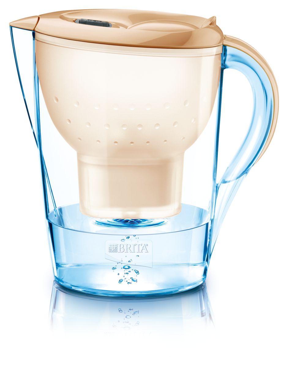 Фильтр-кувшин для воды Brita Marella XL, цвет: капучино, 3,5 л1011498 Фильтр-кувшин для воды Brita Marella XL, цвет: капучино, 3,5 л1011498Фильтр-кувшин Brita Marella XL, выполненный из пластика, станет необходимым помощником на вашей кухне. Вода, очищенная данным фильтром обладает рядом преимуществ: - улучшает вкус горячих и холодных напитков, - увеличивает срок службы бытовых приборов, препятствуя образованию накипи, - идеальна для приготовления вкусной и здоровой пищи, - придает более насыщенный вкус и аромат чаю и кофе. Технология картриджа Maxtra снижает содержание в воде таких веществ, как хлор, алюминий, тяжелые металлы (свинец и медь), некоторые пестициды и органические примеси. Также он отфильтровывает соли жесткости. Особенности данного фильтра: - только для Maxtra, - благодаря удобной функции (одним нажатием кнопки) заменить картридж очень просто, - откидная крышка в отверстии для заливки воды, - календарь: механический индикатор ресурса кассеты будет автоматически напоминать вам о необходимости заменить кассету через каждые 4...