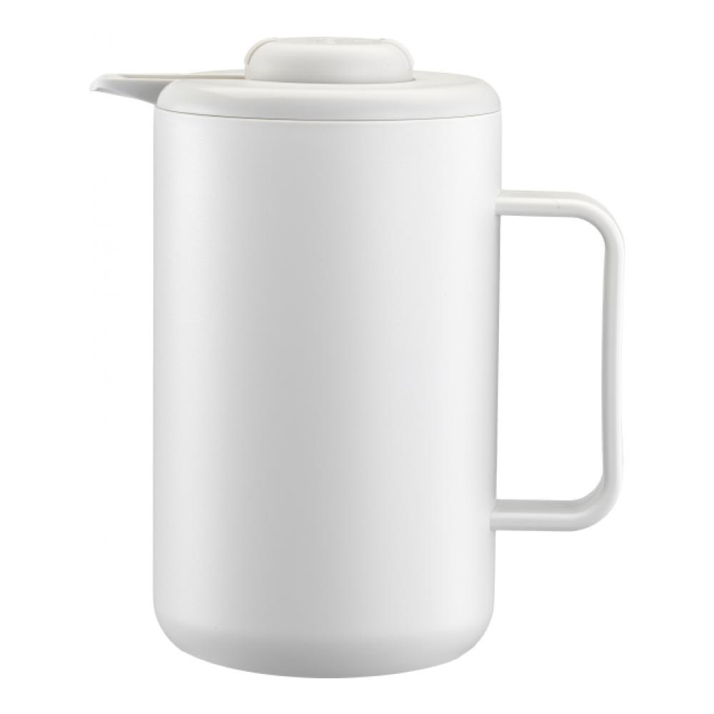 Термокувшин Bodum Bistro, цвет: белый, 1 л11568-913B Термокувшин Bodum Bistro, цвет: белый, 1 л11568-913BТермокувшин Bodum Bistro поддерживает горячую или холодную температуру напитков на протяжении длительного времени. Корпус термокувшина изготовлен из высококачественного пластика, а внутренняя часть из нержавеющей стали. В промежутке между стенками создан вакуум - это помогает сохранять температуру содержимого внутри. Термокувшин надежно закрывается завинчивающейся крышкой, а выливающаяся жидкость будет стекать, не расплескиваясь, по специальному носику. Изделие оснащено удобной ручкой. Термокувшин Bistro займет достойное место на вашей кухне, а также станет полезным предметом в туристических походах. Высота термокувшина: 23 см. Диаметр дна: 11 см.