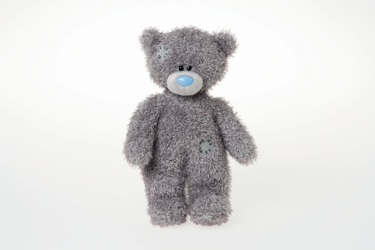 Me to You Мишка 20 см. в коробкеG01W2444 Me to You Мишка 20 см. в коробкеG01W2444Этот милый мишка с сердечком, как будто родом из детства!!! Именно там живут самые лучшие наши вспоминания. Пусть медвежонок Тедди станет малышу надежным товарищем во всех его играх. Медведь классический с голубым носом высотой 20 см.В сидячем положении