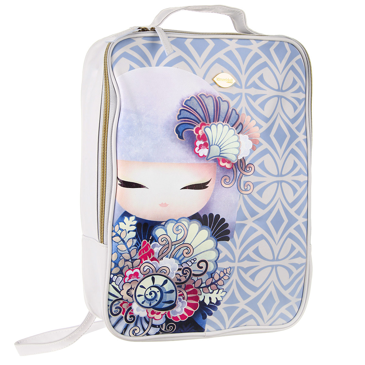 Сумка-рюкзак Kimmidoll Айри (Обожание)KF0938 Сумка-рюкзак Kimmidoll Айри (Обожание)KF0938Оригинальная женская сумка-рюкзак Kimmidoll Айри (Обожание), выполненная из нейлона и искусственной кожи, придется по душе всем модницам. Лицевая сторона оформлена изображением Айри - талисмана обожания и металлической пластиной с гравировкой Kimmidoll Collection. Сумка имеет одно вместительное отделение, закрывающееся на застежку-молнию. Рюкзак оснащен удобной ручкой и двумя ремешками регулируемой длины, позволяющими носить его как на одном плече, так и на двух. Благодаря своей вместительности такая сумка-рюкзак подойдет для учебы или работы, спортивных занятий и путешествий. Она прекрасно впишется в ваш яркий образ, а японский талисман принесет удачу. Привет, меня зовут Айри! Я талисман обожания. Мой дух лелеют и любят. Ваше присутствие наполняет радостью сердца тех, кто вас любит, вызывая улыбки, смех и слезы счастья. Пусть ваша жизнь и далее всегда будет в объятиях тех, кто действительно дорожит вами.