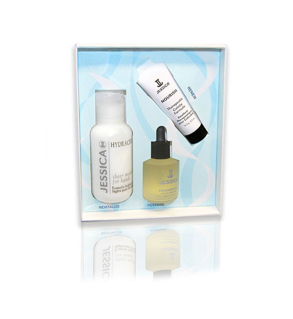 Jessica Набор по уходу за руками Rescue System (Phenomen Oil 14,8 мл, Nourish 14,8 мл, Hydracreme 58,3мл)SO 202 Jessica Набор по уходу за руками Rescue System (Phenomen Oil 14,8 мл, Nourish 14,8 мл, Hydracreme 58,3мл)SO 202Полная гамма средств для поддержания красоты Ваших рук. В набор входит: Phenomen Oil 14,8 мл, Nourish 14,8 мл, Hydracreme 58,3мл. Увлажняющее масло - Phenomen Oil – глубоко увлажняет и питает сухую кутикулу. Способствует ее заживлению. Стимулирует рост здоровых ногтей, придает им эластичность. Замедляет ее рост. В комбинации с кремом для кутикулы Nourish является высокоинтенсивным уходом для сухой кутикулы. Также идеально подходит для смягчения и увлажнения сухих и грубых участков кожи – локтей, коленей и стоп. Крем для кутикулы - Nourish - терапевтическая формула для ухода за кутикулой. Уникальная насыщенная формула содержит оксид цинка, аллантоин, витамины А, Е и D. Питает, увлажняет и улучшает общее состояние кутикулы. Замедляет ее рост естественным образом. Обладает заживляющими и антисептическими свойствами. Уменьшает покраснения и воспаление. Сворачивает кутикулу тонким аккуратным жгутиком. Гидрокрем для рук – Hydracreme – глубокая гидратация и омоложение кожи рук....