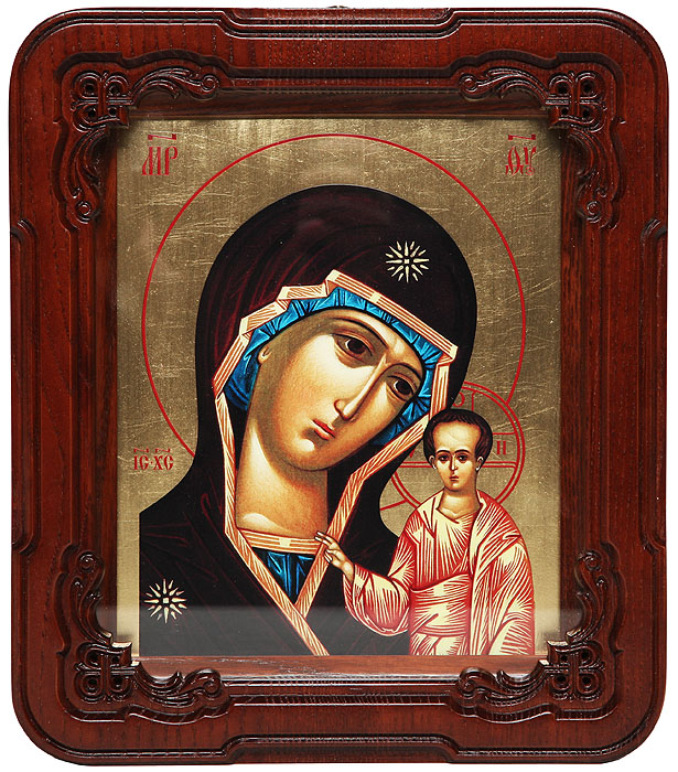 Икона Божией Матери Казанская, размер: 24,5*28 см., 1_15_23ИП Шаньгин_1_2015_23 Икона Божией Матери Казанская, размер: 24,5*28 см., 1_15_23ИП Шаньгин_1_2015_23Изготовление данных икон на 90% состоит из кропотливого ручного труда. Технология сочетает традиционную технику и порядок изготовления икон, т.е. использование натурального дерева, грунта левкас, техники золочения, покрытия тремя слоями различных лаков и ручное написание рамки темперными красками. Стадия написания образа кистями заменена печатью современным УФ (ультрафиолетовым) принтером непосредственно по золочению. Современная технология нанесения УФ - краски гарантирует высокую адгезию и стойкость краски к солнечным лучам в течении десятилетий. Печать позволяет воспроизводить лучшие образцы современной и старинной иконописи. При золочении используется тончайший лист металла - потали. В отличии от фольги и красок только металл дарует неповторимый отблеск иконы в свете свечей. Традиции православной иконописи требуют строгого соблюдения орфографии надписей и символики веры. Но необходимо учитывать и историческое многообразие данных надписей. Данная...