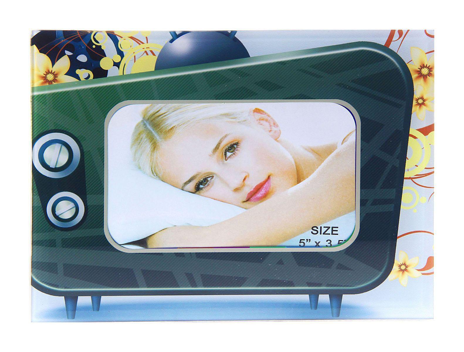 Фоторамка Sima-land Телевизор, 9 х 13 см133411 Фоторамка Sima-land Телевизор, 9 х 13 см133411Фоторамка Sima-land Телевизор - сувенир в полном смысле этого слова. В переводе с французского souvenir означает «воспоминание». И главная задача любого сувенира – хранить воспоминание о месте, где вы побывали, или о том человеке, который подарил данный предмет.