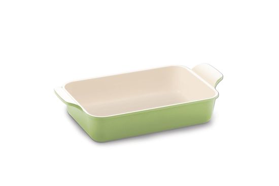 Форма для запекания Frybest Evergreen, прямоугольная, с керамическим покрытием, цвет: оливковый, бежевый, 39 х 21 х 10 смCVE-OS Evergreen Форма для запекания Frybest Evergreen, прямоугольная, с керамическим покрытием, цвет: оливковый, бежевый, 39 х 21 х 10 смCVE-OS EvergreenФорма для запекания Frybest Evergreen подходит для приготовления блюд в духовке. Изделие изготовлено из литого алюминия с антипригарным керамическим покрытием Ecolon, которое обеспечивает экологичность выпекаемых в форме блюд - в процессе приготовления не происходит никаких вредных реакций с пищей. Благодаря толстым стенкам, в форме особенно удаются запеченные блюда и выпечка - они полностью пропекаются и не пригорают. Одно из основных отличий формы Frybest Evergreen от большинства других - наличие в ней слоя анионов (отрицательно заряженных ионов), обладающих антибактериальными свойствами. Они намного дольше сохраняют приготовленную пищу свежей. Изделие имеет утолщенное дно и две ручки по бокам для удобного хвата. Подходит для газовых, электрических, керамических плит, можно мыть в посудомоечной машине. Объем: 2 л. Внешний размер формы: 39 см х 21 см х 10 см. Внутренний размер формы: 30,5 см х 20 см х 8,2 см. Толщина дна: 4,5 мм. ...