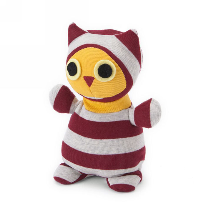 Мягкая игрушка-грелка Warmies Сова Мистер Хутл, цвет: красный, серыйSOC-OWL-1 Мягкая игрушка-грелка Warmies Сова Мистер Хутл, цвет: красный, серыйSOC-OWL-1Мягкая игрушка-грелка Warmies Сова Мистер Хутл, предназначенная для тепловых процедур, обязательно поднимет настроение своему обладателю. Грелка, выполненная из текстиля в виде забавной полосатой совы, привлечет внимание не только ребенка, но и взрослого, и сделает процесс использования грелки приятным и комфортным. Игрушка полностью безопасна - состоит из натурального наполнителя: зерен проса и сушеной лаванды. Просо удерживает тепло долгое время, а лаванда обладает успокаивающим, расслабляющим эффектом, помогает заснуть. Лечебные свойства лаванды помогают при простудных заболеваниях. Положите игрушку на 1-2 минуты в микроволновую печь, и она будет греть вас на протяжении 3-4 часов. Оригинальный стиль и великолепное качество исполнения делают эту игрушку-грелку чудесным подарком к любому празднику. Не стирать, протирать влажной тряпкой. Наполнитель: обработанные зерна проса, высушенная лаванда. Для детей от 3-х лет.