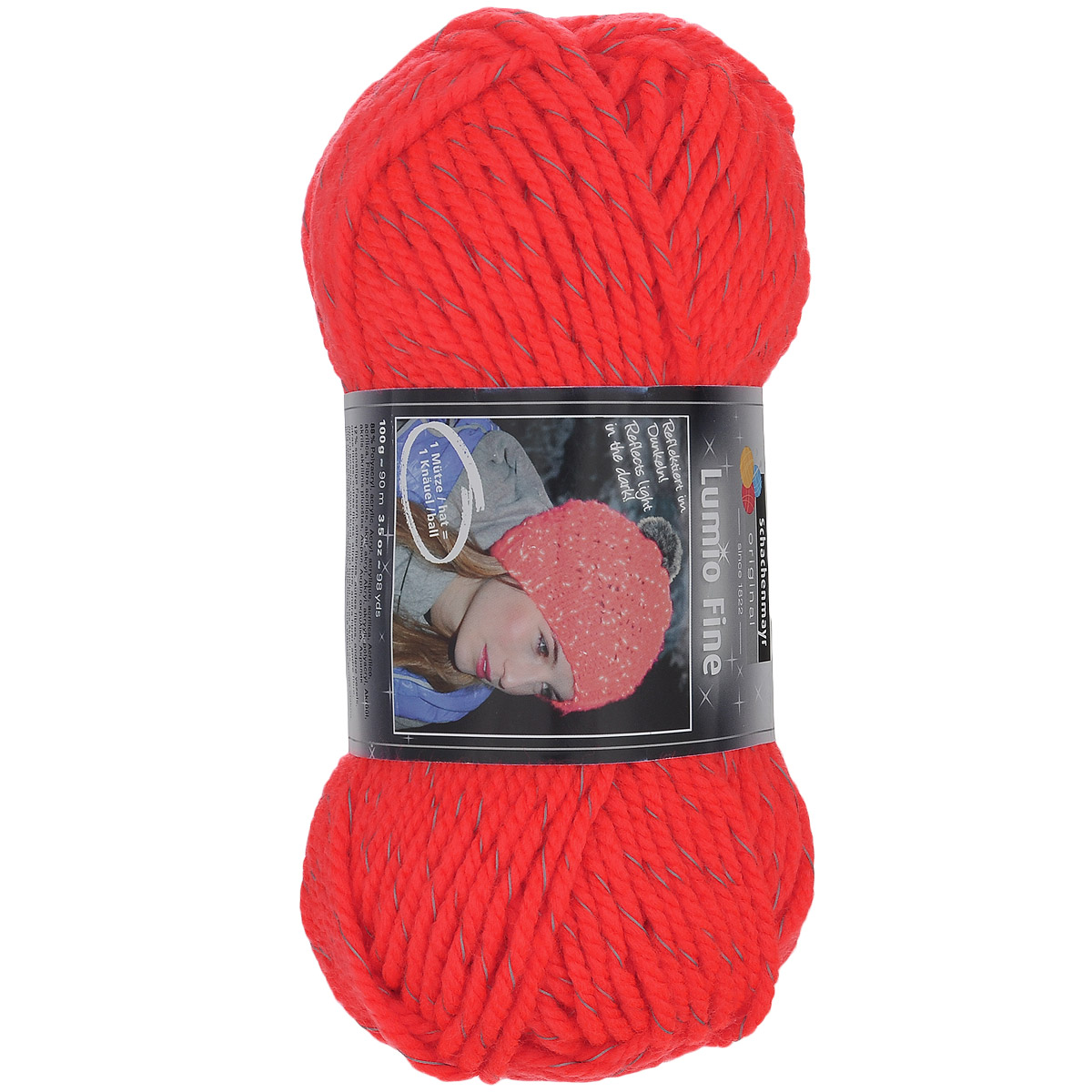 Пряжа для вязания Schachenmayr Original Lumio Fine, цвет: неоновый коралл (00136), 90 м, 100 г. 9807557-001369807557-00136 Пряжа для вязания Schachenmayr Original Lumio Fine, цвет: неоновый коралл (00136), 90 м, 100 г. 9807557-001369807557-00136Пряжа для вязания Schachenmayr Original Lumio Fine - это более тонкая и легкая версия пряжи Lumio, изготовленная из 88% полиакрила и 12% других волокон. Пряжа содержит светоотражающие нити, созданные из тонкого материала, покрытого стеклянными шариками нано размера с помощью полиуретанового клея. Благодаря этим нитям готовые изделия отражают любой свет и сияют в темноте. Этот эффект сохраняется даже после стирки. Данная особенность пряжи очень актуальна для детской одежды. С такой пряжей для ручного вязания вы сможете связать своими руками необычные и красивые вещи. Рекомендованы спицы и крючок №7-8. Комплектация: 1 моток. Толщина нити: 3 мм. Состав: 88% полиакрил, 12% другие волокна. Вес мотка: 100 г. Длина нити: 90 м.