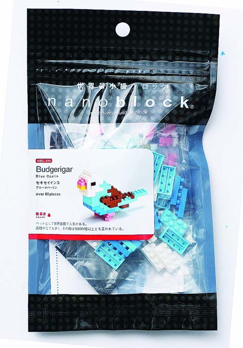 NanoBlock Мини-конструктор Волнистый попугайчикNBC_016 NanoBlock Мини-конструктор Волнистый попугайчикNBC_016Мини-конструктор Волнистый попугайчик - увлекательнейший способ времяпрепровождения. Набор включает подставку, более 80 пластиковых мини-элементов (в том числе запасные) и графическую инструкцию-схему сборки. Из деталей конструктора собирается очаровательный волнистый попугайчик. Это миниатюрное нано-создание поражает своими пропорциями и раскраской. Конструктор nanoBlock - самый маленький в мире конструктор, крайне необычный, как все японское. Высокоточные трехмерные модели из деталей подобных Лего, но предельно уменьшенных в размерах, стали хитом в Японии и буквально произвели фурор в Америке, Европе, Азии и Австралии. Самая маленькая деталь конструктора - 4 мм х 4 мм, а классический прямоугольный элемент 2-на-4 точки имеет размер 8 мм х 16 мм и 5 мм высотой. Запатентованный дизайн деталей и высочайшее качество пластика обеспечивают надежное соединение даже при таких небольших размерах. Нано-размер деталей позволяет добиться невероятной реалистичности у...