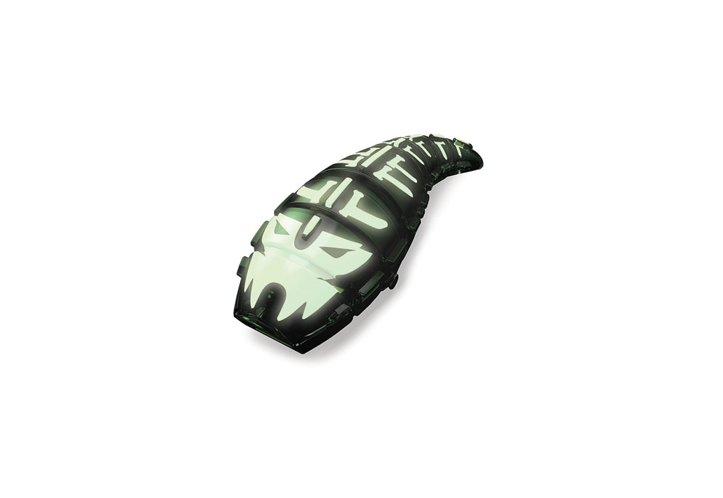 Микро-робот Hexbug Zombie Larva477-3169 Микро-робот Hexbug Zombie Larva477-3169Микро-робот Hexbug Zombie Larva - один из продвинутых представителей семейства Hexbug, покрытый особой краской. Внешне он похож на личинку насекомого. Робот-личинка скользит по поверхности, двигая хвостом из стороны в сторону. В отличие от своих собратьев, Hexbug Larva не сталкивается с препятствиями благодаря наличию датчику в передней части корпуса. При встречи с препятствием, робот-личинка грациозно развернется и продолжит ползти в другом направлении. Отличительной чертой микро-робота является светящаяся в темноте краска, придающая ему зловещий вид! Микро-робот Hexbug Larva - подарок, который несомненно порадует вашего ребенка. Микро-робот работает от 3 батареек типа AG13 (входят в комплект).