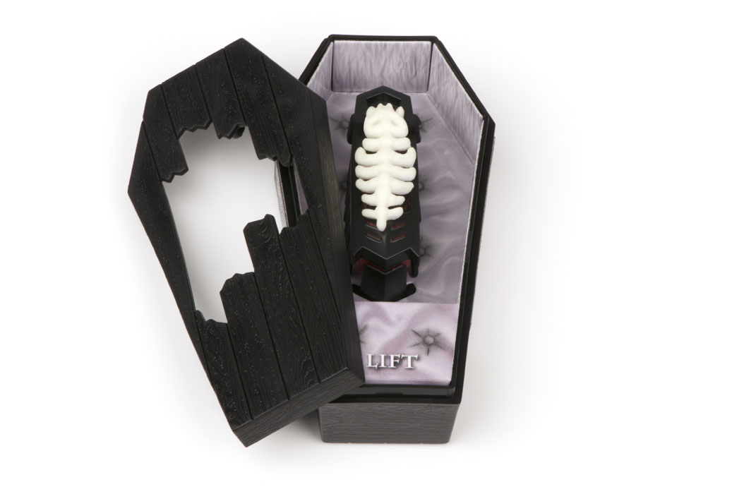 Микро-робот Hexbug NanoZombie, цвет: черный477-2096 Микро-робот Hexbug NanoZombie, цвет: черный477-2096Уникальный микро-робот Hexbug NanoZombie ведет себя словно это настоящее ползающее насекомое: его движения также непредсказуемы и быстры. Благодаря оригинальной конструкции микро-робот может самостоятельно бегать в поисках выхода из сложных лабиринтов. Игрушка изготовлена из безопасного пластика и выполнена в виде насекомого с двенадцатью лапками. Скелет на верхней части микро-робота фосфоресцентный, благодаря чему светиться в темноте. Для включения необходимо перевести выключатель в положение On. Микро-робот Hexbug NanoZombie упакован в пластиковую коробочку в виде гроба. Для работы игрушки необходима 1 батарея типа LR44 (входят в комплект).
