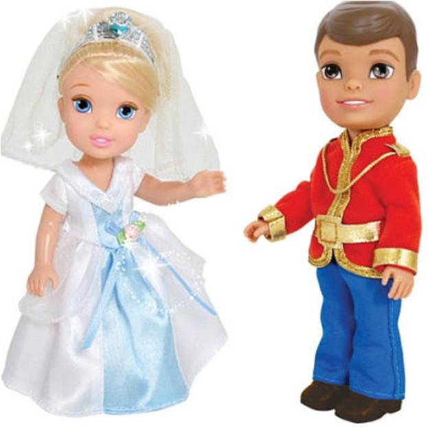 Disney Princess Игровой набор с мини-куклами Petite Princess Cinderella and Prince Charming756880 Disney Princess Игровой набор с мини-куклами Petite Princess Cinderella and Prince Charming756880Набор кукол Disney Princess Petite Princess Cinderella and Prince Charming поможет вашей малышке окунуться в сказочный мир. В набор входят две очаровательные куколки, выполненные в виде принцессы Золушки и принца Чаминга. Принцесса одета в шикарное свадебное платье, на голове - очаровательная диадема с фатой, а на ножках - туфельки. Принц одет в красивый костюм, состоящий из оранжевого пиджака и синих брюк, а на ногах - ботинки. Ваша малышка с удовольствием будет играть с этим набором, проигрывая сюжеты из мультфильма или придумывая различные истории.
