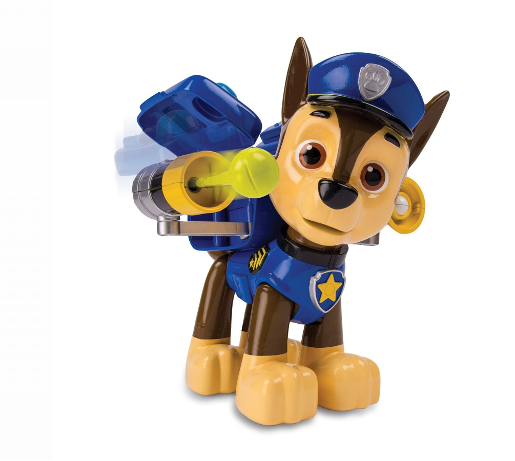 Игрушка Щенячий патруль Щенок Chase, с рюкзаком-трансформером, 17 см16622 Chase Игрушка Щенячий патруль Щенок Chase, с рюкзаком-трансформером, 17 см16622 ChaseИгрушка Щенячий патруль Щенок Chase - потрясающий подарок для всех поклонников популярного мультсериала про щенков-спасателей Щенячий патруль (Paw Patrol). Щенок Чейз - полицейский, одетый в специальную форму и фуражку. Голова щенка подвижная. На спинке - рюкзак-трансформер, который раскрывается при нажатии на кнопку на ошейнике. Рюкзак имеет механизм, который запускает в воздух снаряд. С таким щенком можно весело и здорово провести время, разыгрывая разнообразные сценки из мультфильма и спасая попавших в беду.