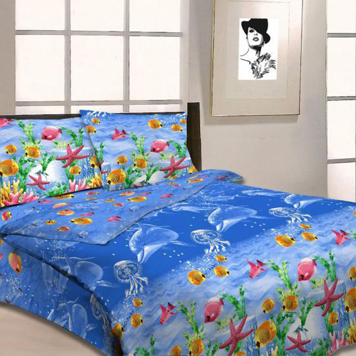 Комплект белья Letto, 1,5-спальный, наволочки 70х70, цвет: синий. B11-3B11-3 Комплект белья Letto, 1,5-спальный, наволочки 70х70, цвет: синий. B11-3B11-3Серия «Традиция» от Letto – это возможность купить оптом недорогое постельное белье, выполненной из классической российской бязи, знакомой многим домохозяйка. Не смотря на то, что на смену бязи пришли более комфортные ткани для постельного белья, такие как сатин и перкаль, бязь продолжает оставаться одним из самых востребованных продуктов на текстильном рынке России, благодаря своим потребительским свойствам и доступной цене. Для производства серии «Традиция» используется российская бязь, плотностью 125гр/м, с применением устойчивых импортных красителей и печати с новомодным эффектом 3D. Коллекция отшивается в традиционных размерах 1.5-cп, 2,0–сп. и евро размере с нав-ками 70*70.