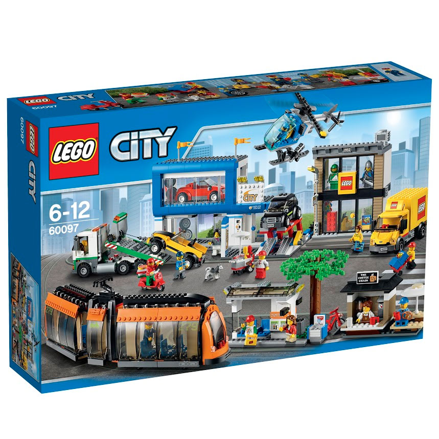 LEGO City Конструктор Городская площадь 6009760097 LEGO City Конструктор Городская площадь 6009760097На городской площади шум и суета! Оставь свой велосипед возле уютной кофейни, прыгай на борт классного новостного вертолета и поднимайся в воздух на высоту птичьего полета. Когда закончишь с полётами, загляни в магазин Lego, куда только что доставили новые наборы. Помоги водителю выгрузить коробки, положи их на тележку и отвези в магазин. После этого оцени классные автомобили, вставленные для продажи в дилерских салонах. Помоги механику управлять автомобильным подъемником и установить новый набор спортивных легкосплавных дисков. Самое время купить хот-дог и газету для поездки домой, но направляясь к трамвайной остановке, следи за доставщиком пиццы, который мчится на своем скоростном скутере! Закрепи велосипед в стойке, займи место и наблюдай, что происходит вокруг, путешествуя по улицам Lego City. Какой захватывающий день! В набор входят 12 минифигурок с разнообразными аксессуарами: водитель трамвая, пилот вертолёта, продавщица кофейни, доставщик пиццы, продавщица автомобилей,...