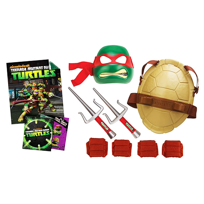 Игровой набор Turtles Боевое снаряжение Черепашки-Ниндзя: Рафаэль92082 Игровой набор Turtles Боевое снаряжение Черепашки-Ниндзя: Рафаэль92082Игровой набор Turtles Боевое снаряжение Черепашки-Ниндзя: Рафаэль непременно понравится вашему ребенку. Он включает в себя предметы боевого снаряжения Черепашки-Ниндзя Рафаэля: маску, панцирь-щит, 2 кинжала-сай, 2 налокотника, 2 наколенника, почетный значок, постер и секретное послание. Маска имеет прорези для глаз и держится на голове при помощи эластичных ремешков на липучке. Внутри маски находится специальная резиновая накладка по контуру глаз и носа. Щит выполнен из жесткого пластика и оснащен текстильными регулируемыми ремнями: с помощью липучки щит можно закрепить на поясе, с помощью пластиковых фиксаторов - на обоих плечах. Также щит снабжен двумя специальными универсальными держателями, которые подходят для любого оружия Черепашек-Ниндзя. С игровым набором Turtles Боевое снаряжение Черепашки-Ниндзя: Рафаэль ваш ребенок без труда перевоплотиться в любимого героя. Порадуйте своего непоседу таким замечательным подарком!