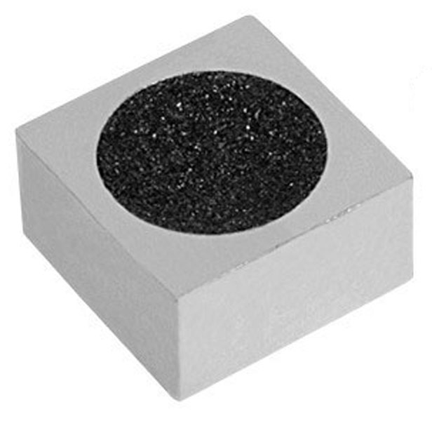 Инструмент для обработки наклейки Skiba Cube SS-113704056 Инструмент для обработки наклейки Skiba Cube SS-113704056Двусторонний инструмент для обработки наклейки Skiba Cube SS-1137 выполнен из прочного металла с использованием карбида кремния в качестве абразива, имеющего неограниченный срок службы. Одна сторона инструмента используется для придания наклейке правильной сферической формы, другая - для рыхления наклейки с целью придания ей шероховатой поверхности (в этом случае наклейка лучше держит на своей поверхности мел, что обеспечивает лучшее соприкосновение с шаром во время удара, существенно уменьшая вероятность кикса).