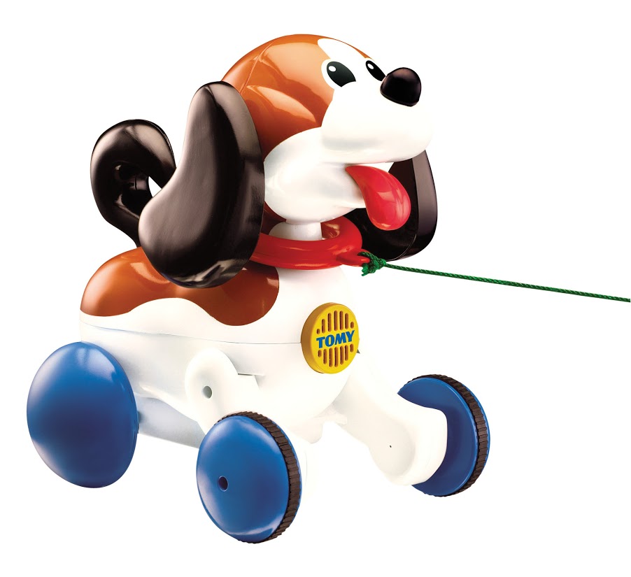 Tomy Развивающая игрушка Веселый щенок на прогулкеE3862RU Tomy Развивающая игрушка Веселый щенок на прогулкеE3862RUЗвуковая развивающая игрушка для детей. Каждый ребёнок мечтает иметь настоящего друга. А эта симпатичная собачка ведёт себя как живая. Малыш тянет за поводок, и щенок лает, болтает ушами, бежит за малышом. Когда щенок устанет, он садится на задние лапы и дышит, как живой, преданно глядя на хозяина, и начинает поскуливать от переполняющих его эмоций.