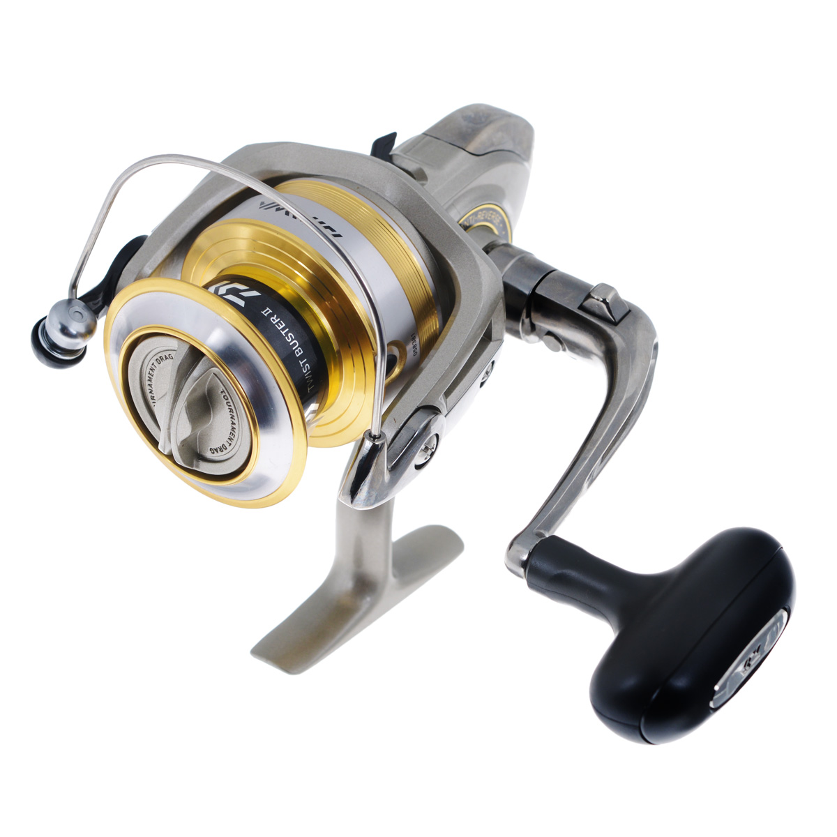 Катушка безынерционная Daiwa 12 Crest 3500, цвет: серый, желтый42088 Катушка безынерционная Daiwa 12 Crest 3500, цвет: серый, желтый42088Daiwa 12 Crest 3500 относится к универсальной серии катушек: 5 шарикоподшипников. Шестерни Digigear II. Ролик лесоукладывателя Twist Buster. Мгновенный стопор обратного хода Infinite Anti-Reverse. Механизм подачи шпули Advanced Locomotive Levelwind. Шпуля с обратным конусом ABS. Износостойкая пружина возврата дужки. В зависимости от размера оснащается складывающейся или цельной рукояткой. Вес катушки: 405 г. Емкость шпули: 0,33 мм - 200 м, 0,37 мм - 150 м, 0,4 мм - 120 м. Намотка за оборот ручки: 83 см.