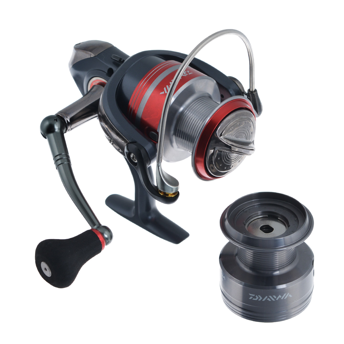 Катушка безынерционная Daiwa Opus Plus E 4500 A, цвет: темно-серый46399 Катушка безынерционная Daiwa Opus Plus E 4500 A, цвет: темно-серый46399Daiwa Opus Plus E 4500 A особенно хорошо подходит для ловли трески на пилькеры среднего размера в Балтийском и Норвежском море. Прочный и надежный штифт катушки обладает огромным запасом прочности для борьбы даже с большим морским монстром. Плетеные шнуры идеально подходят для этой катушки. 5 шарикоподшипников. Ведущая шестерня главной передачи. Балансировка вращения. Алюминиевая шпуля для дальнего заброса. AIR BAIL. Противозакручивающий ролик TWIST BUSTER. Бесконечный винт. Точеная алюминиевая ручка. Редуктор из нержавеющей стали. Долговечная возвратная пружина дужки. Вес катушки: 420 г. Емкость шпули: 0,32 мм - 330 м, 0,35 мм - 270 м, 0,4 мм - 200 м. Намотка за оборот ручки: 87,7 см. В комплект входит запасная алюминиевая шпуля.