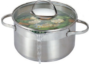 Кастрюля SSW с крышкой, 1,9 л421716 Кастрюля SSW с крышкой, 1,9 л421716Кастрюля SSW выполнена из высококачественной нержавеющей стали. Трехслойное капсульное дно обеспечивает отличную теплопроводность, быстрый нагрев, идеальное распределение и долгое сохранение тепла. Крышка, изготовленная из термостойкого стекла, снабжена паровыпускным клапаном и металлическим ободом для предотвращения сколов. Благодаря паровыпускному клапану пар равномерно покидает кастрюлю в процессе приготовления, исключая риск ожогов и избыточного давления внутри кастрюли. Внутренняя стенка кастрюли снабжена мерной шкалой, что позволяет использовать кастрюлю без дополнительных мерных емкостей. Кастрюля имеет отверстие для слива жидкости. Высококачественные материалы и технология изготовления позволяют кастрюле сохранить вкус и аромат приготовленных блюд натуральными, а также сэкономить электроэнергию за счет быстрого равномерного прогрева и сохранения тепла. Кастрюля подходит для мытья в посудомоечной машине. Подходит для использования на любых типах плит.